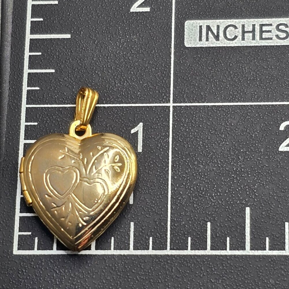 VTG Gold Tone Double Heart Locket Pendant Etched Design 1" Keepsake - Picture 5 of 5